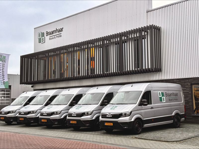 Foto van de bussen van Bouwbedrijf Braamhaar